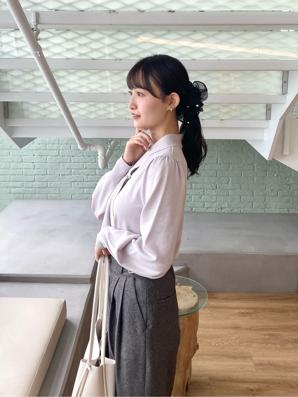 みさかさんの「index｜ゴールドパーツ付きボウタイニット【洗濯機OK】《10col／XS～LL》」を使ったコーディネート