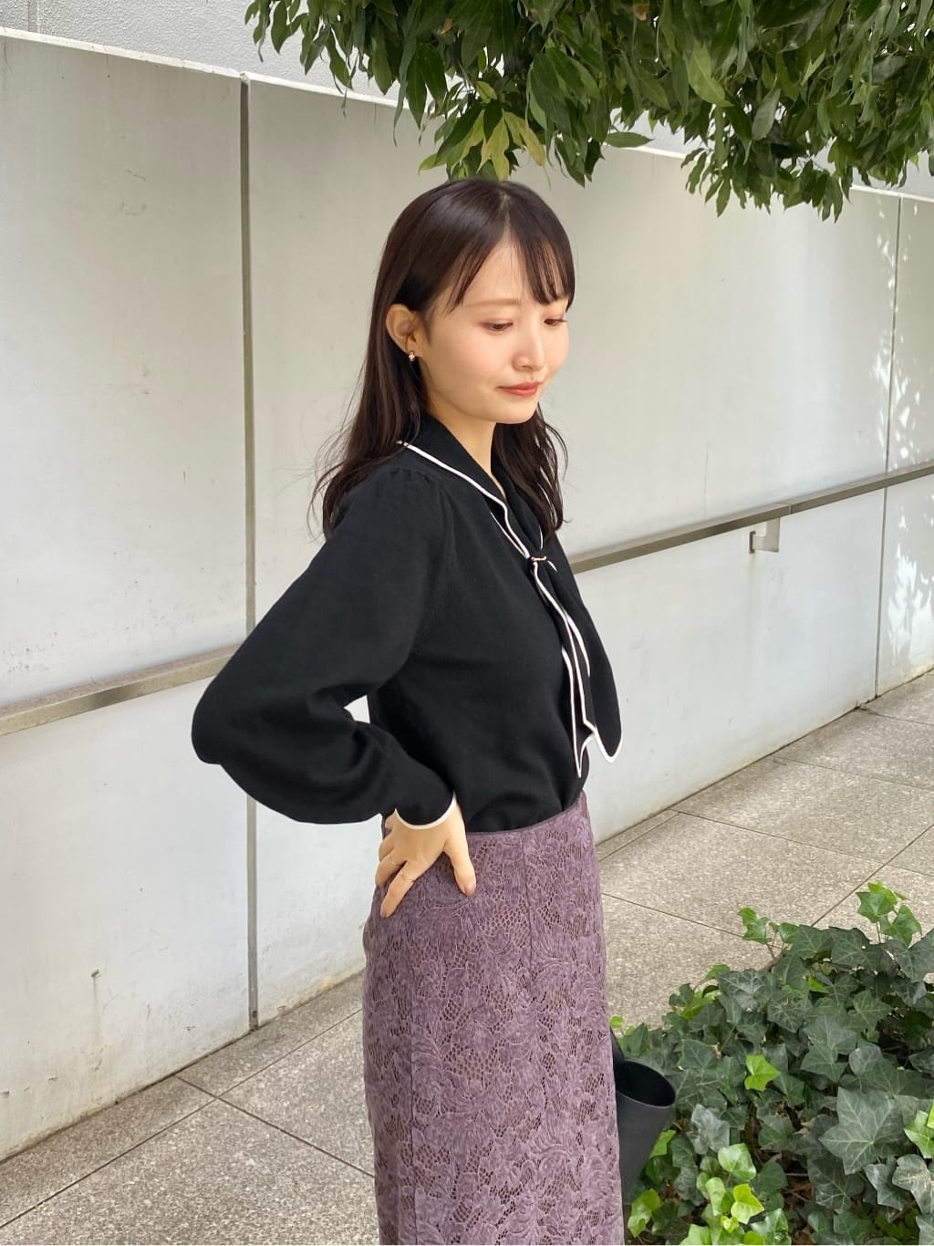 みさかさんの「index｜ゴールドパーツ付きボウタイニット【洗濯機OK】《10col／XS～LL》」を使ったコーディネート