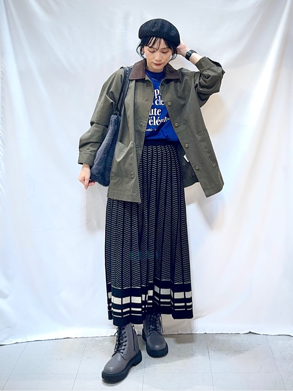 𝐇𝐢𝐫𝐨𝐦𝐢さんの「SHOO･LA･RUE｜グラフィックアソート ベーシックロンT」を使ったコーディネート