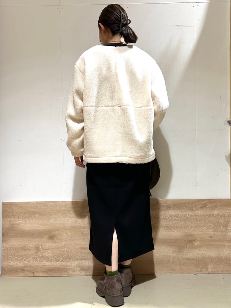 花さんの「SHOO･LA･RUE｜【洗濯機可/ちくちくしにくい】大人のための スウェットライク刺繍ロゴニット」を使ったコーディネート