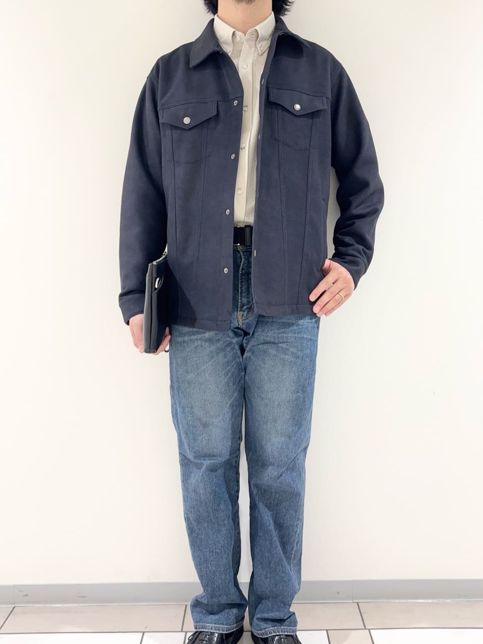 及川さんの「TAKEO KIKUCHI｜【モンスターストレッチ】日本製 ウォッシュド デニムパンツ」を使ったコーディネート