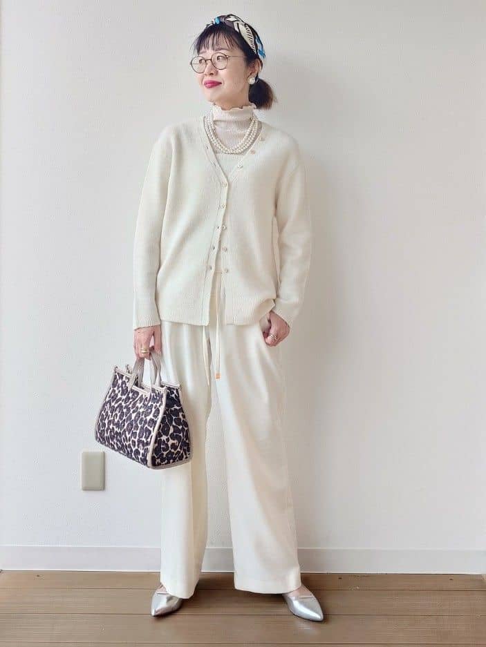 MUTSUKOさんの「UNTITLED｜【洗える/ワイド/ウエストゴム】ストレッチドロストパンツ」を使ったコーディネート