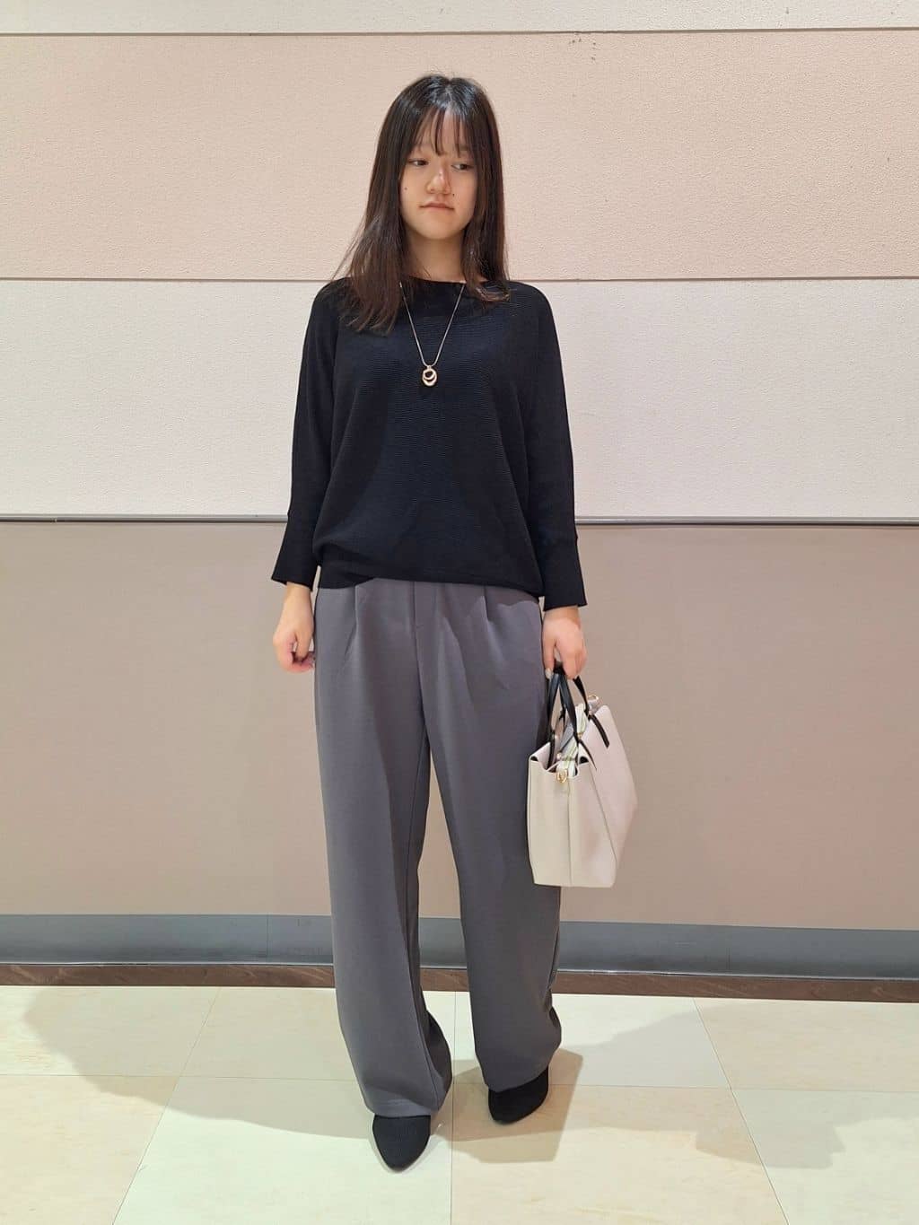 Sachaさんの「SHOO･LA･RUE｜【S-LL/ストレッチ】脚のラインを拾いにくい スマートワイドパンツ」を使ったコーディネート