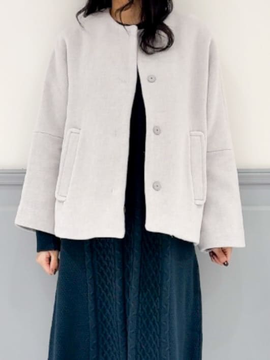 moeさんの「grove｜一枚で華やぐ、袖布帛ケーブルニットワンピース」を使ったコーディネート