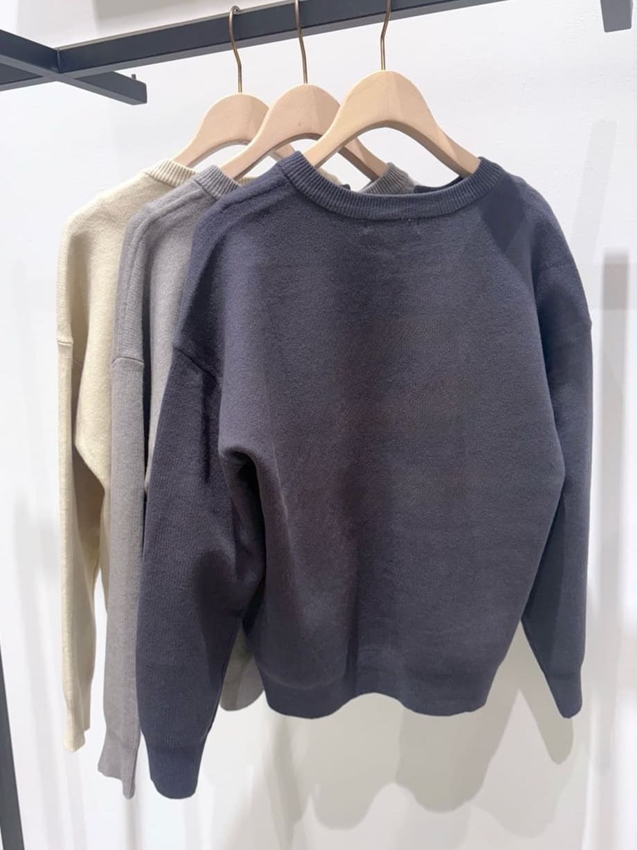 ＷＡさんの「grove｜カレッジロゴキーネックニット」を使ったコーディネート