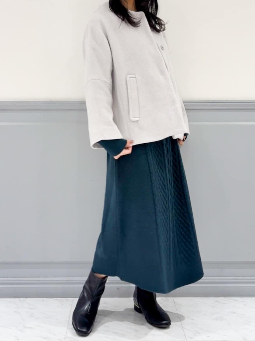 moeさんの「grove｜一枚で華やぐ、袖布帛ケーブルニットワンピース」を使ったコーディネート