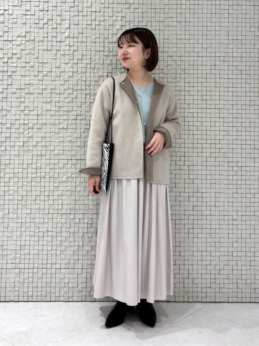 sakuさんの「INDIVI｜【ウール混ラメ素材】Vネック煌めきニット」を使ったコーディネート