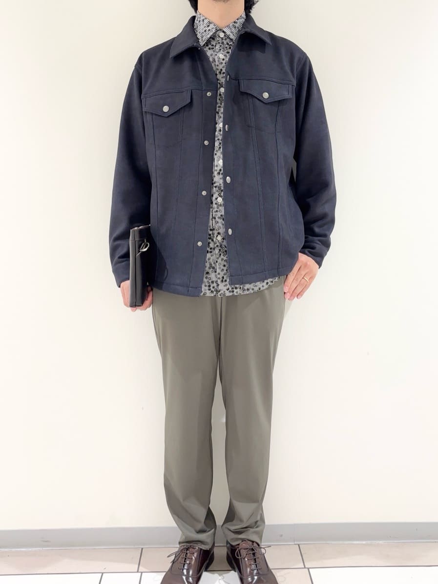 及川さんの「TAKEO KIKUCHI｜ストライプ小花 長袖シャツ」を使ったコーディネート