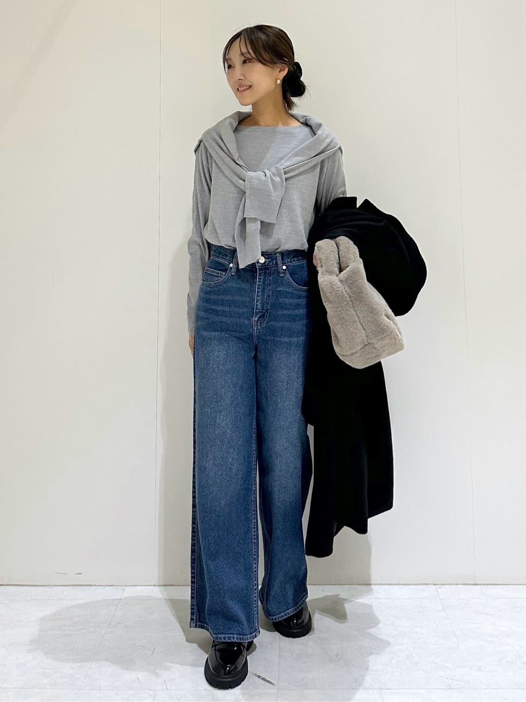 makiさんの「OPAQUE.CLIP｜カシミヤブレンドウールチェスターコート」を使ったコーディネート