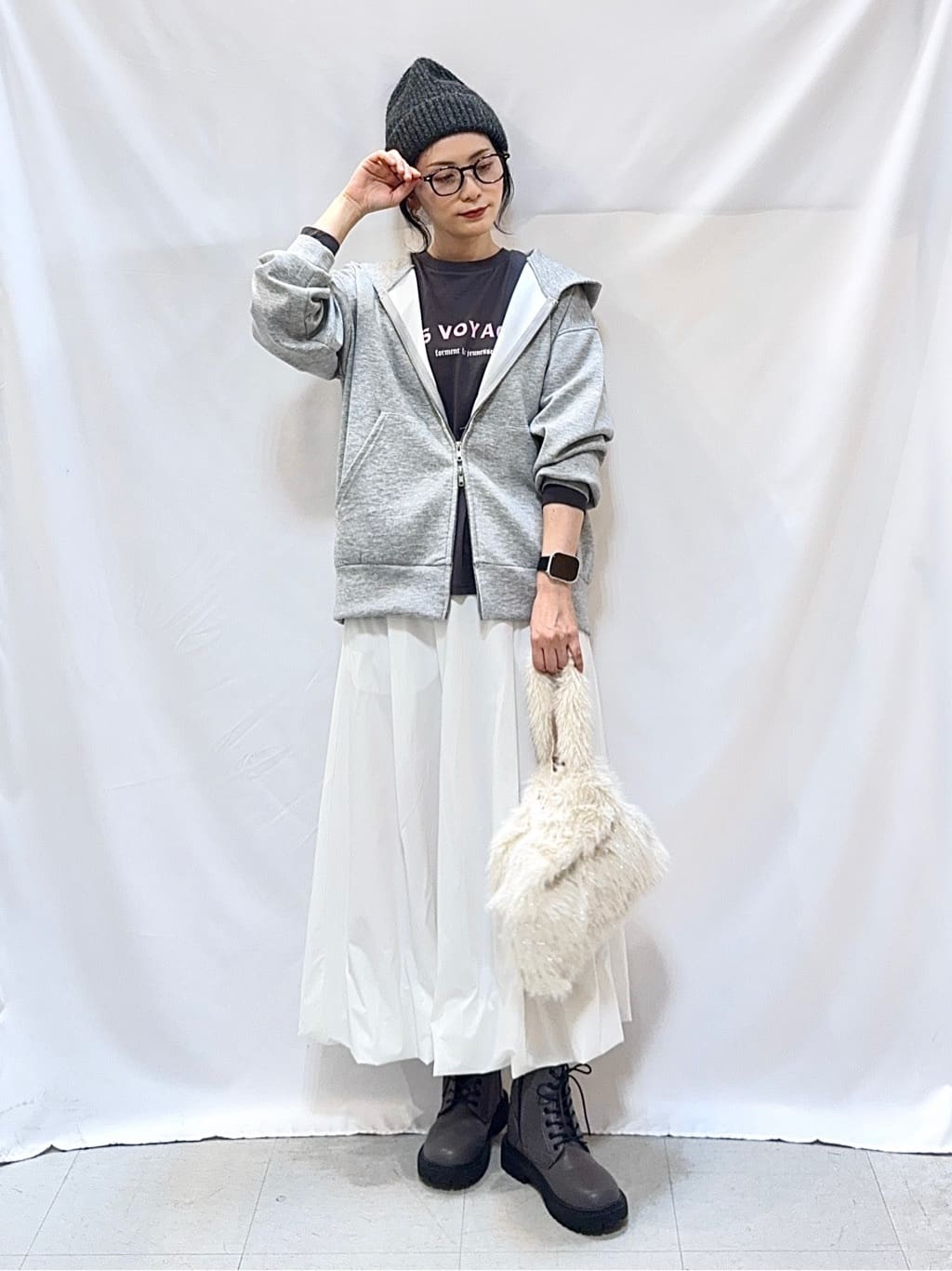 𝐇𝐢𝐫𝐨𝐦𝐢さんの「SHOO･LA･RUE｜グラフィックアソート ベーシックロンT」を使ったコーディネート