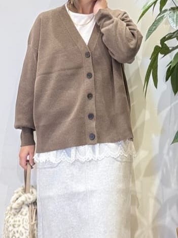 misakiさんの「SHOO･LA･RUE｜【洗える/毛玉レス】表面がきれいなVネックカーディガン」を使ったコーディネート