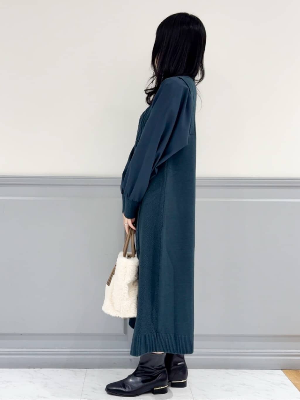 moeさんの「grove｜一枚で華やぐ、袖布帛ケーブルニットワンピース」を使ったコーディネート