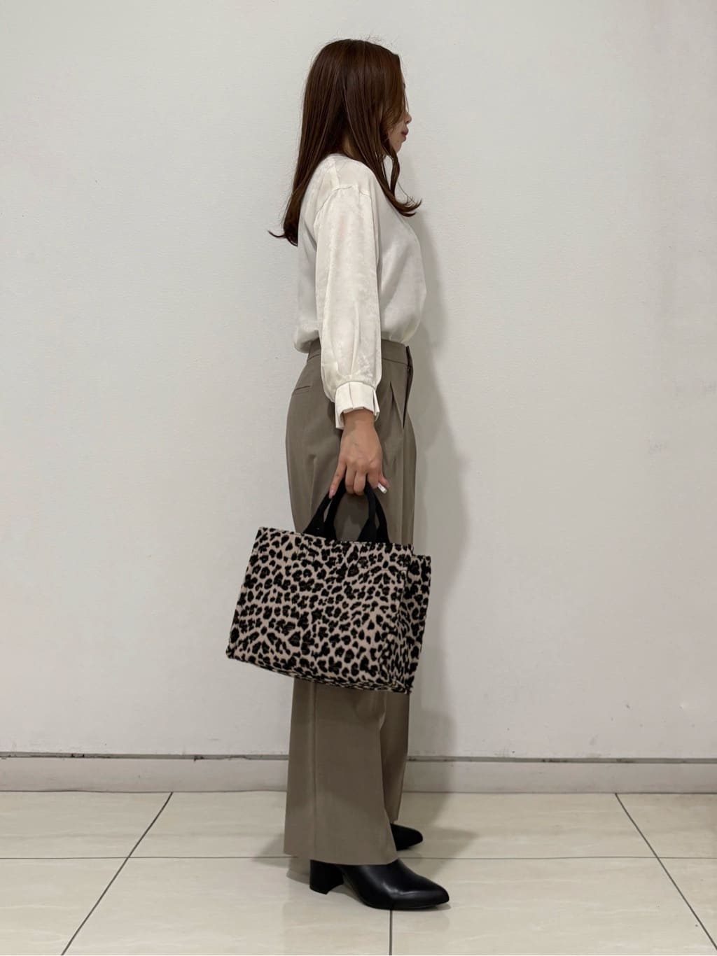kahoさんの「INDIVI｜【褒められパンツ】ワンタックワイドパンツ」を使ったコーディネート