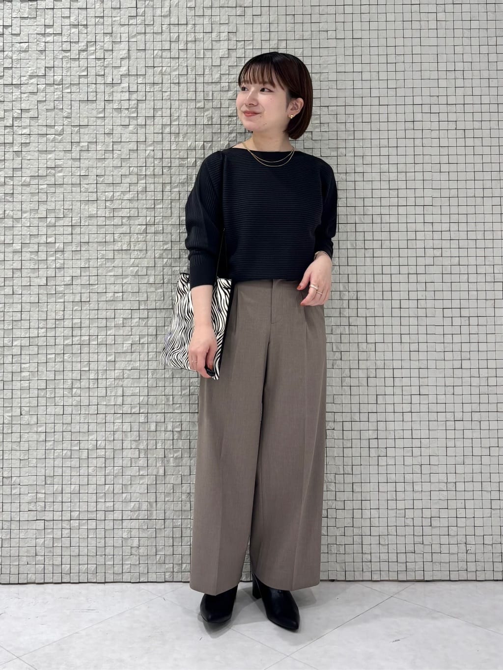 sakuさんの「INDIVI｜【洗える／体型カバー】美シルエットニット」を使ったコーディネート