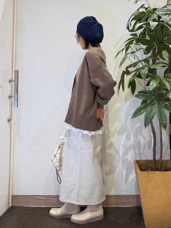 misakiさんの「SHOO･LA･RUE｜【洗える/毛玉レス】表面がきれいなVネックカーディガン」を使ったコーディネート