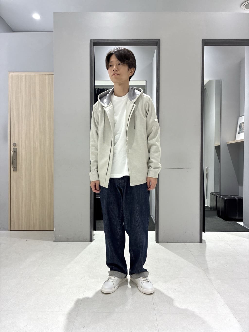わいずみさんの「TAKEO KIKUCHI｜【JUST ONE LAYER】ダウンファブリックZIPパーカー」を使ったコーディネート