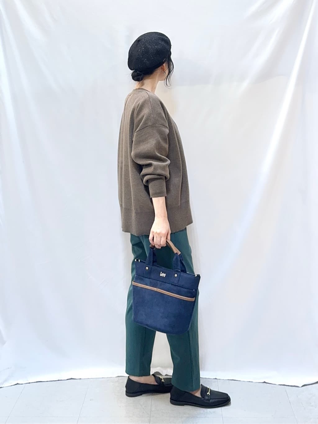𝐇𝐢𝐫𝐨𝐦𝐢さんの「SHOO･LA･RUE｜【洗える/毛玉レス】表面がきれいなVネックカーディガン」を使ったコーディネート