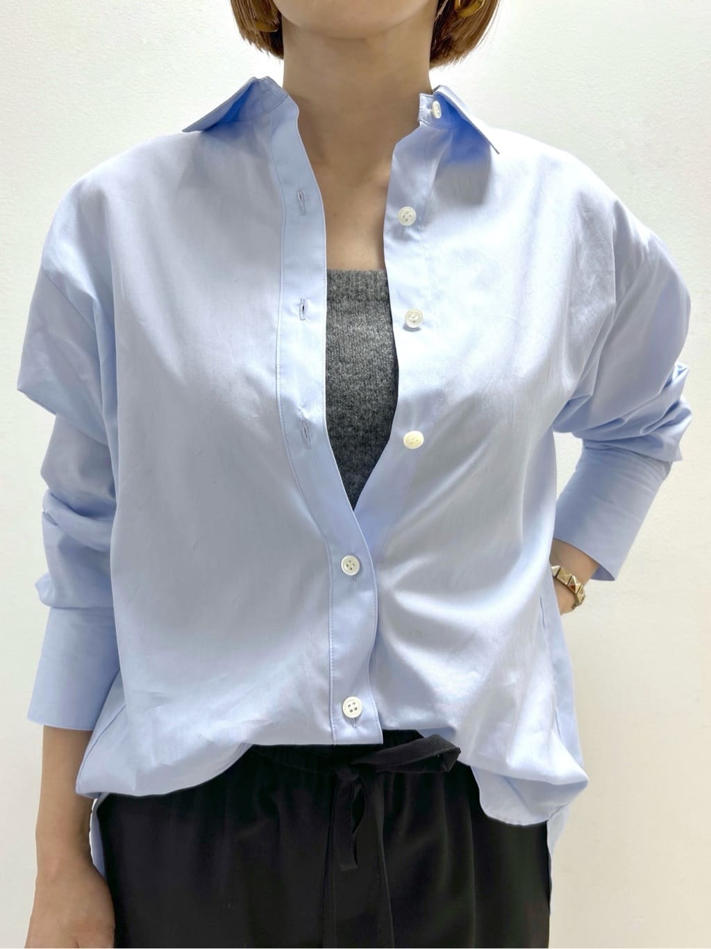 hacoさんの「UNTITLED｜【重ね着レイヤード/スーツブラウス】ファインブロードベーシックシャツ」を使ったコーディネート