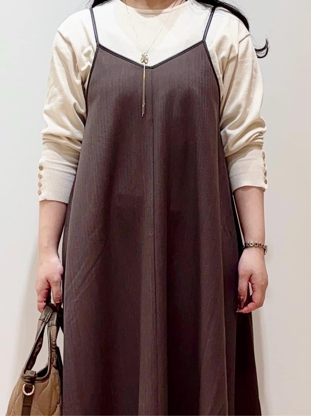 minamiさんの「grove｜【体型カバー/レイヤード】へリンボンキャミワンピース」を使ったコーディネート