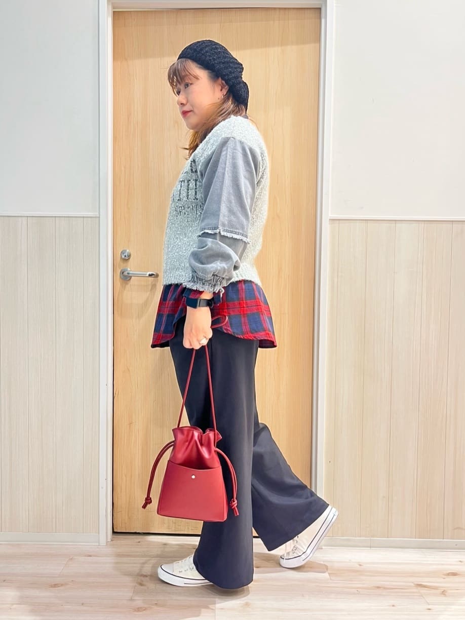 TUMU-TUMUさんの「SHOO･LA･RUE｜周りと差を付けられる お袖デニム切替 ブークレロゴニット」を使ったコーディネート