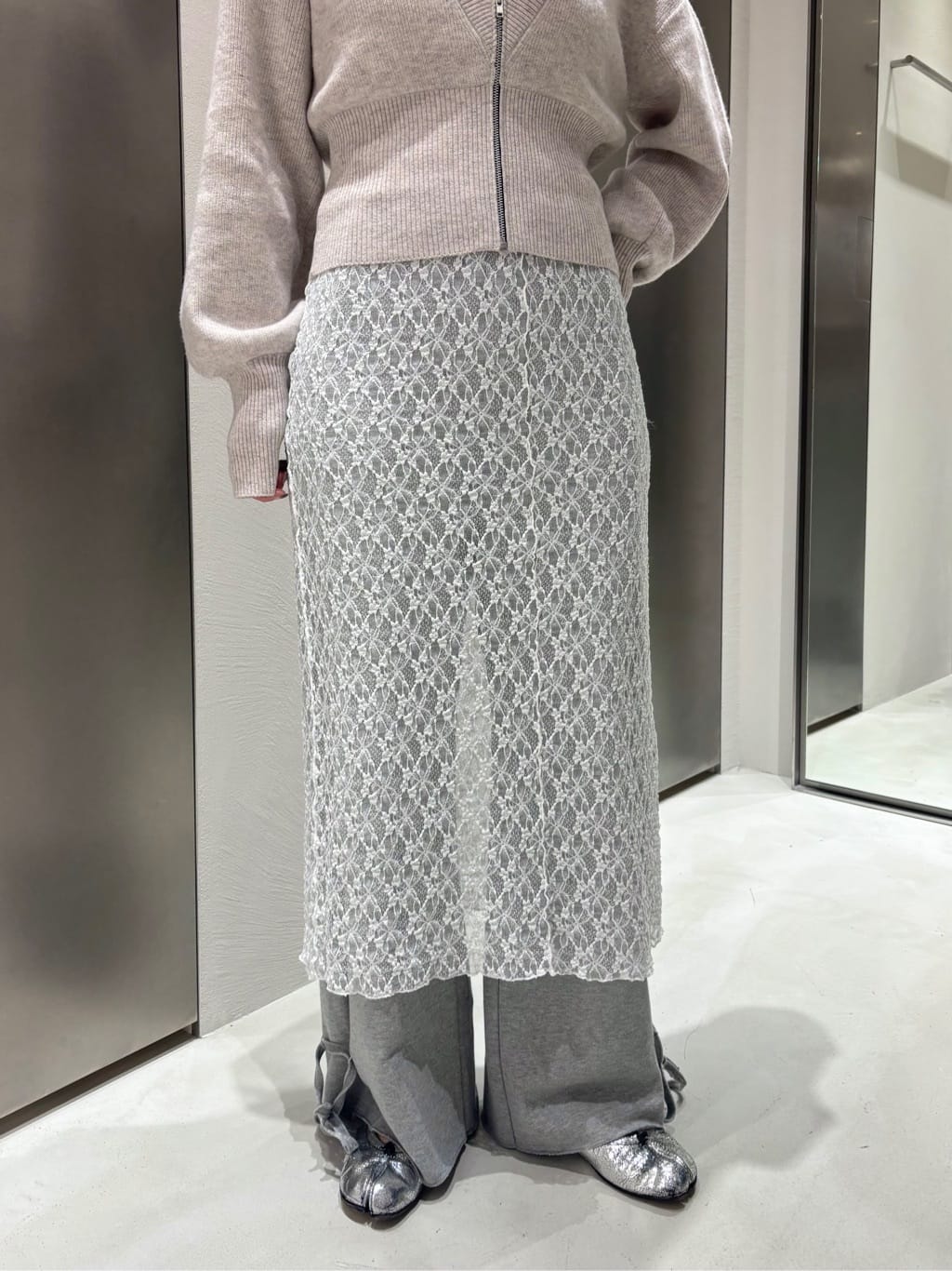 iwamiさんの「CODE A｜stretch lace cami dress」を使ったコーディネート