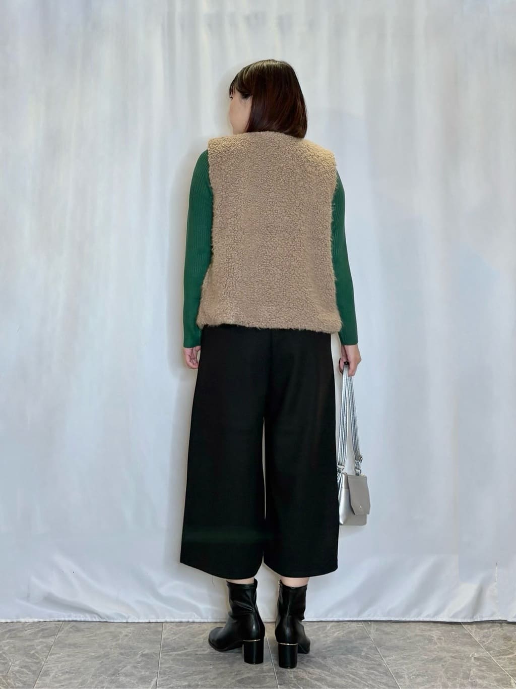 ネリさんの「SHOO･LA･RUE｜【洗濯機可】美脚見え あったか圧縮ニット ガウチョパンツ」を使ったコーディネート