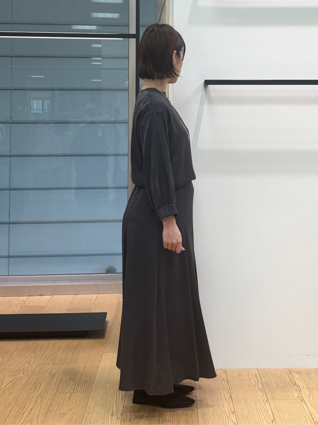 asamiさんの「INDIVI｜【セットアップ可能】スエード調サテンブラウス」を使ったコーディネート