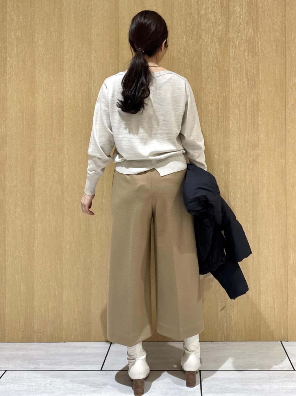 nanaさんの「UNTITLED｜【アンサンブル可/洗える】シルクウールカシミヤ ドルマンスリーブニット」を使ったコーディネート
