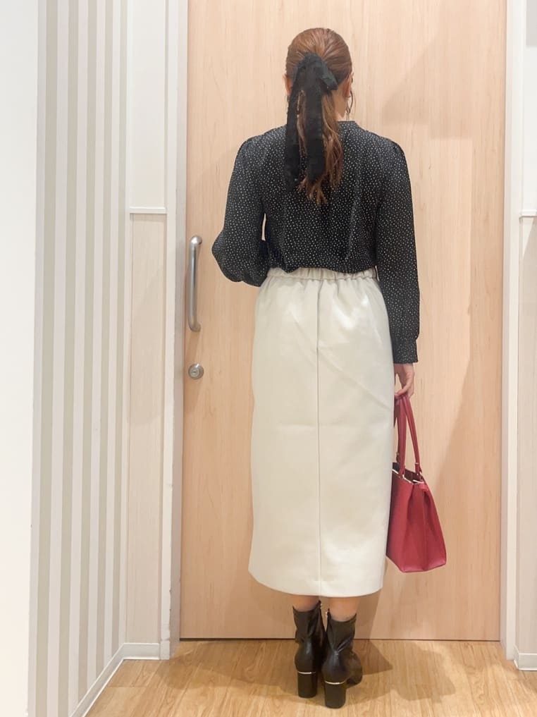 natsumiさんの「SHOO･LA･RUE｜【S-LL/あったか】すらりときれい見え ベイカー風ナロースカート」を使ったコーディネート