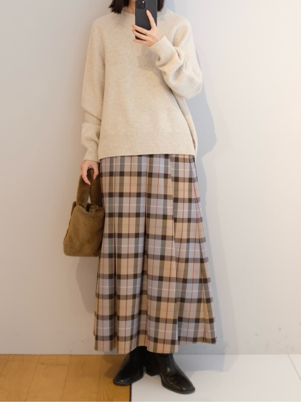 Kishimotoさんの「DRESSTERIOR｜◆チェックタックソフトプリーツスカート」を使ったコーディネート