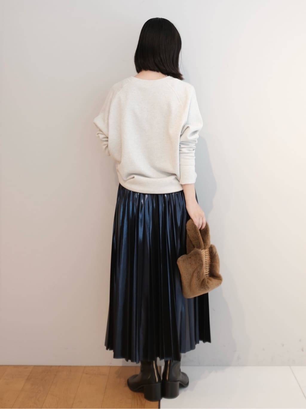 Kishimotoさんの「DRESSTERIOR｜◆【洗える/ストレッチ性/オンオフ】箔プリントプリーツスカート」を使ったコーディネート