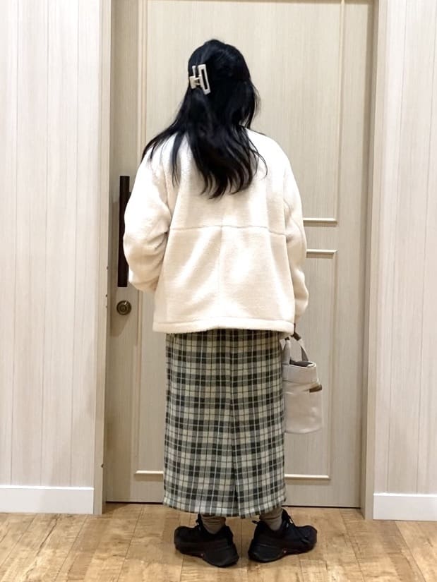 ERIさんの「SHOO･LA･RUE｜【洗濯機可】即サマになる ノーカラー ボアブルゾン」を使ったコーディネート