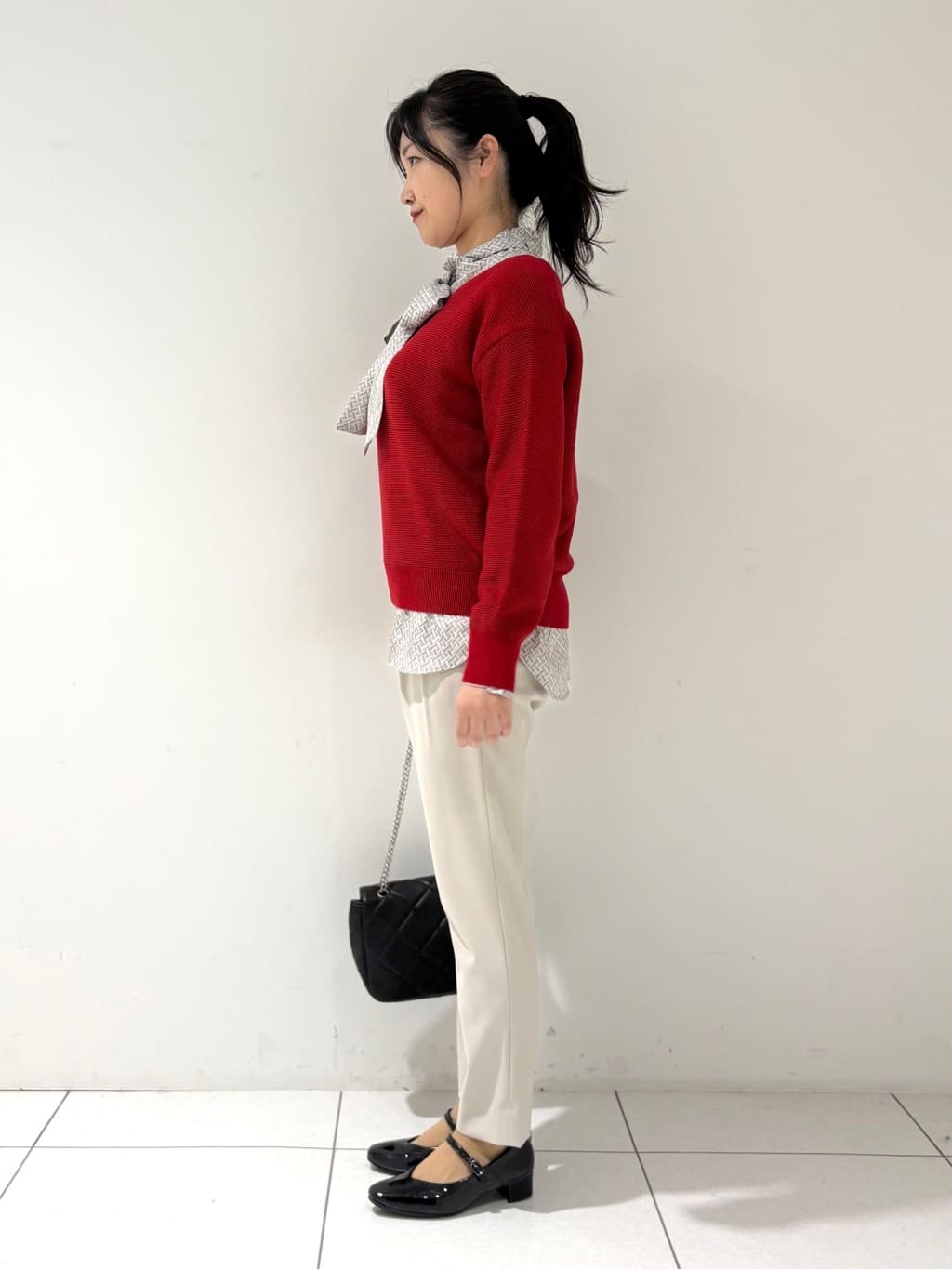 momokoさんの「INDIVI｜【ウール混ラメ素材】Vネック煌めきニット」を使ったコーディネート