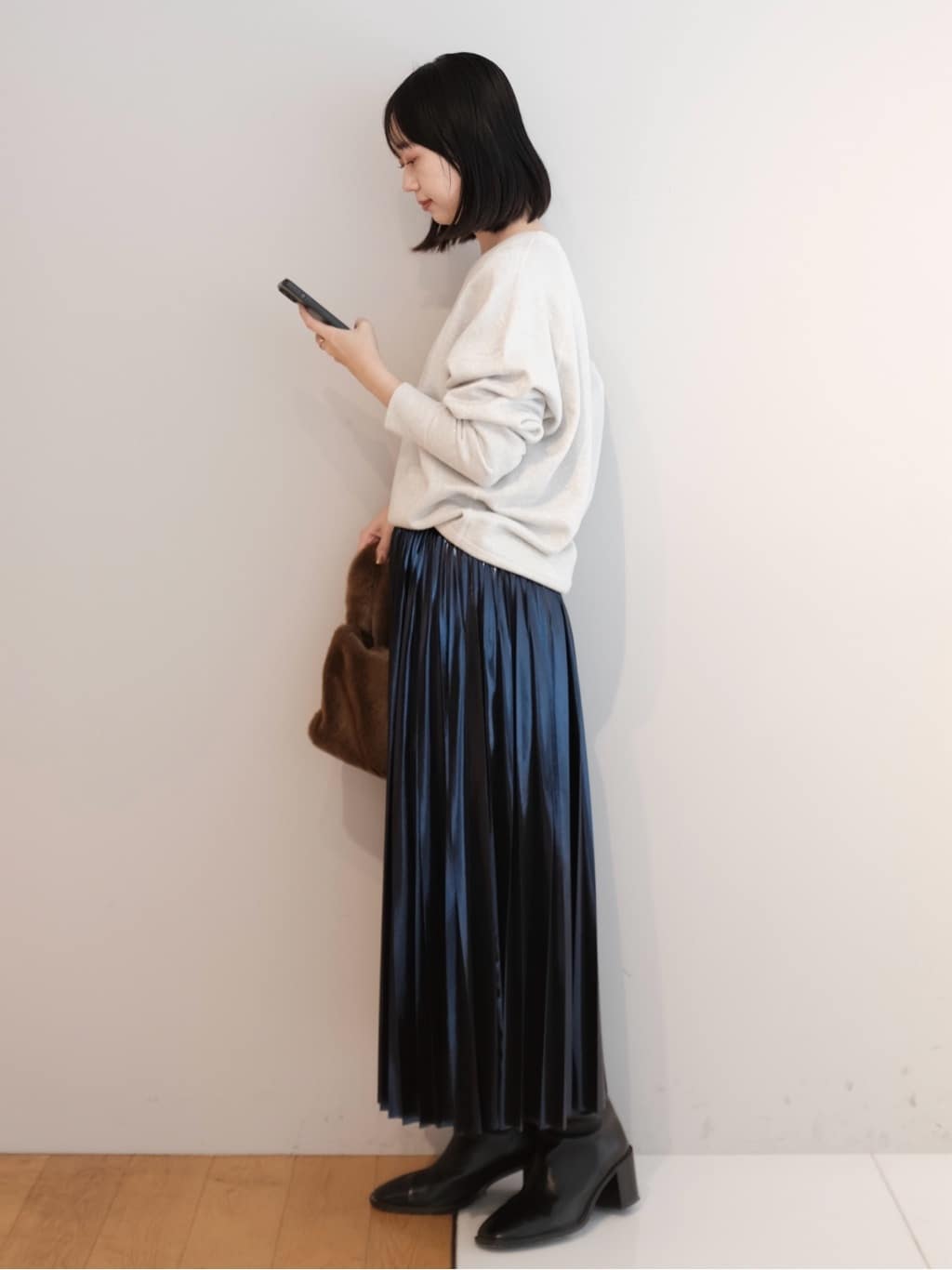 Kishimotoさんの「DRESSTERIOR｜◆【洗える/ストレッチ性/オンオフ】箔プリントプリーツスカート」を使ったコーディネート