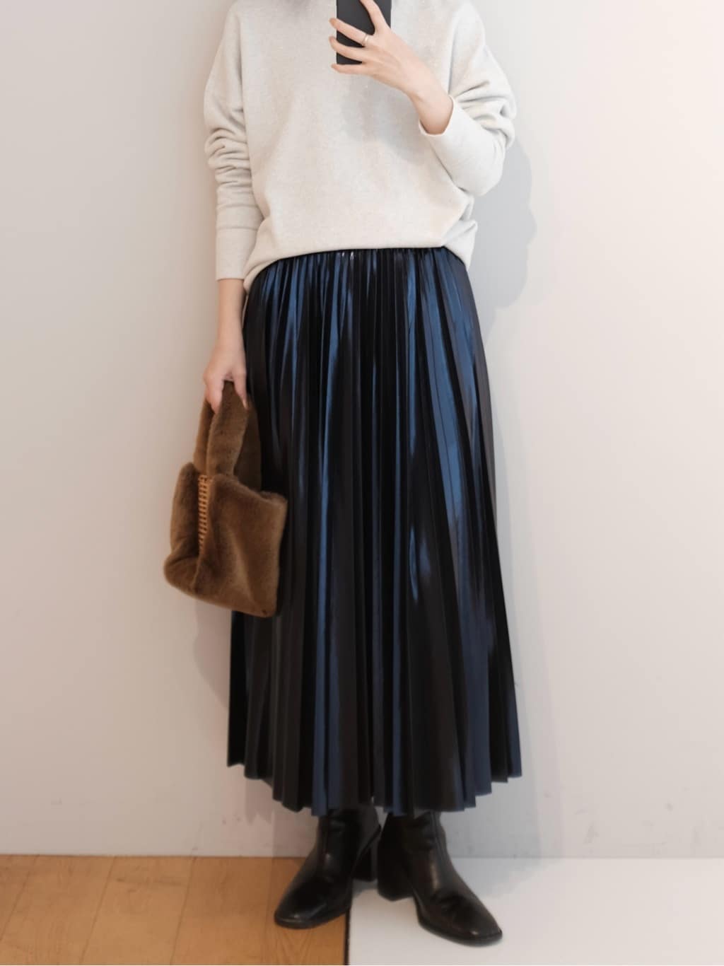 Kishimotoさんの「DRESSTERIOR｜◆【洗える/ストレッチ性/オンオフ】箔プリントプリーツスカート」を使ったコーディネート