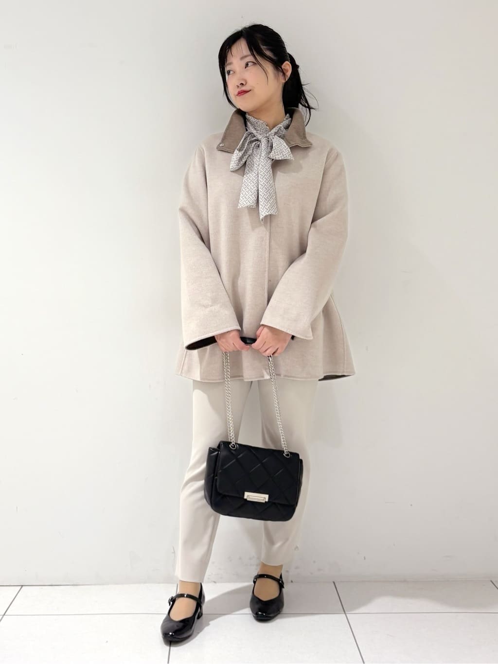 momokoさんの「INDIVI｜【ウール混ラメ素材】Vネック煌めきニット」を使ったコーディネート