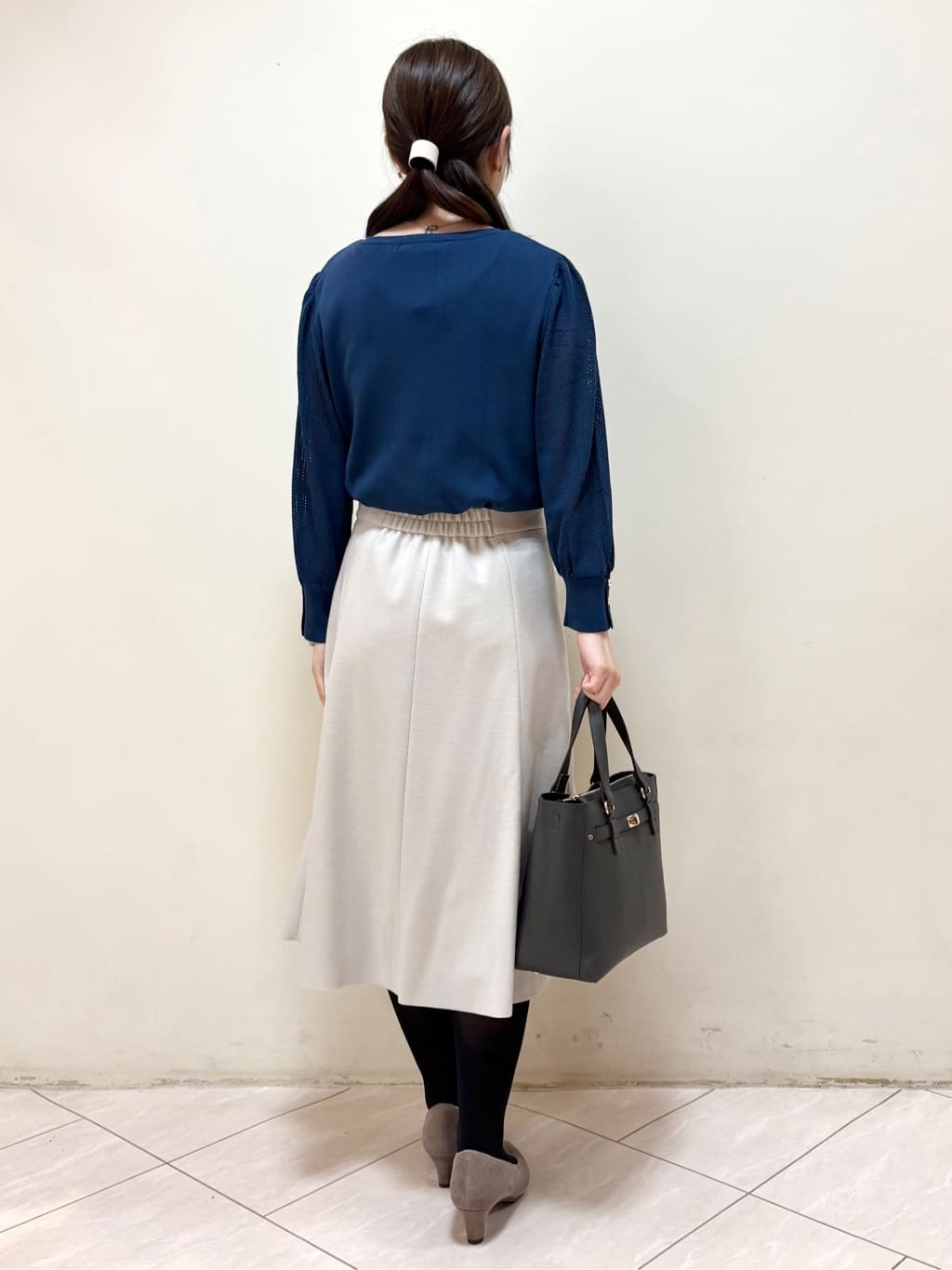 mikiさんの「Reflect｜【秋映え◎】Vネック&times;メッシュスリーブニット」を使ったコーディネート