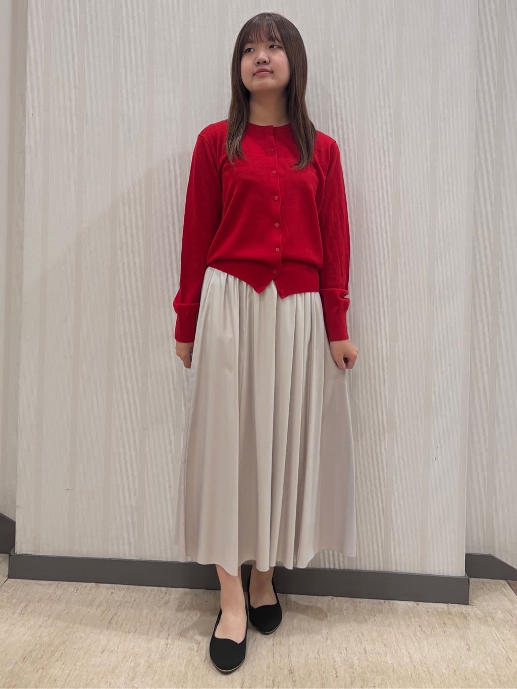 ちひさんの「INDIVI｜レザー調ギャザースカート」を使ったコーディネート