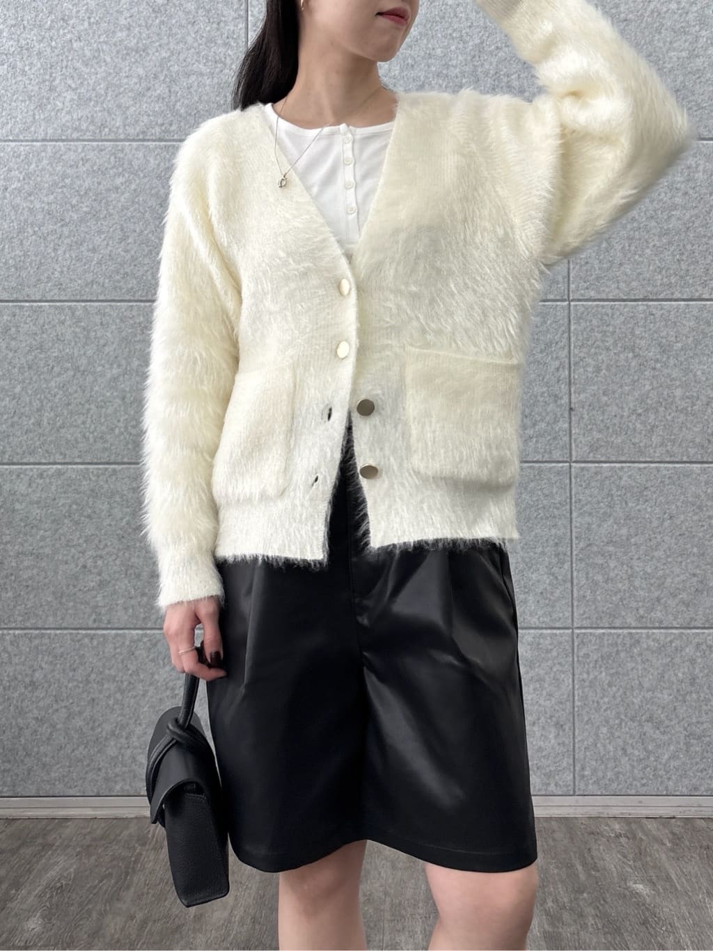 ひなさんの「INDIVI｜カットアウトカットソー」を使ったコーディネート