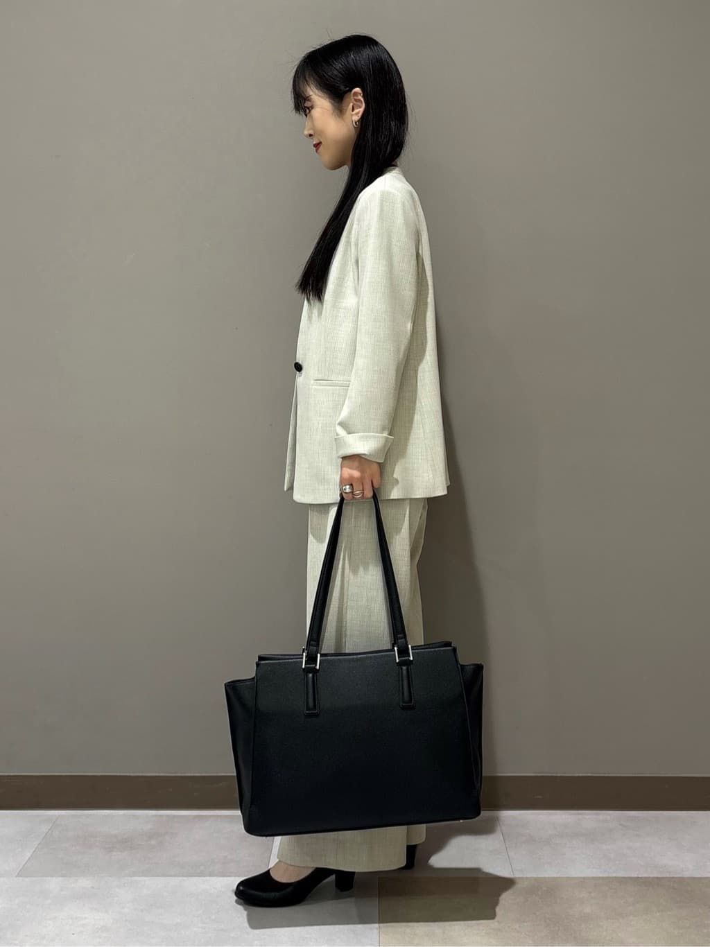 KEIKOさんの「INDIVI｜【日本製／通勤スーツ】プレシャスドビー ノーカラージャケット」を使ったコーディネート