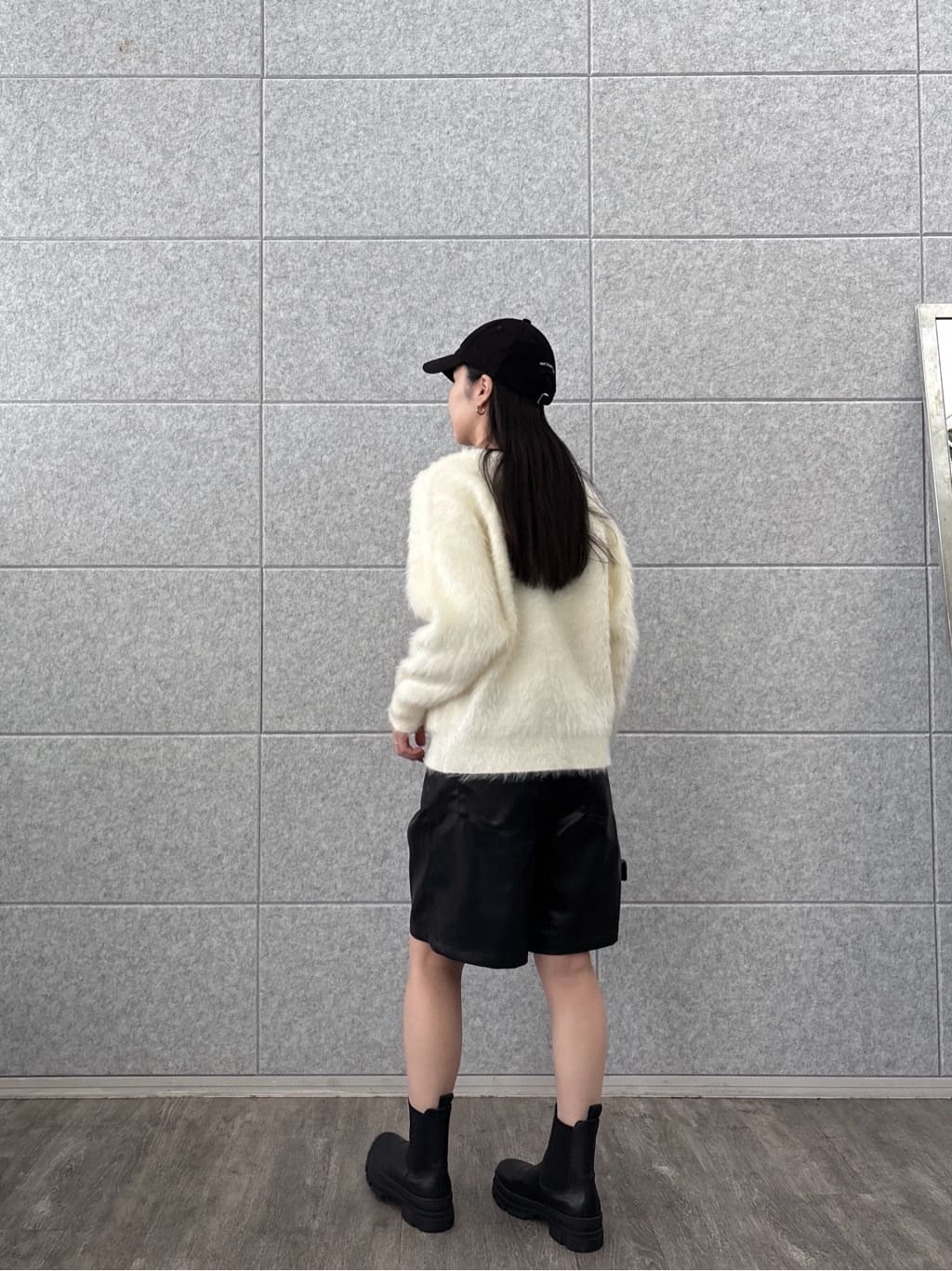 ひなさんの「INDIVI｜カットアウトカットソー」を使ったコーディネート