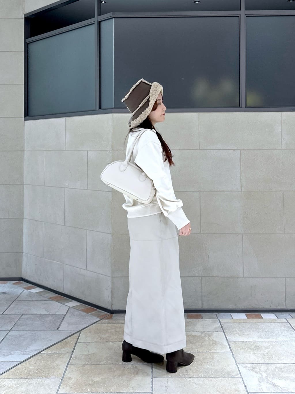 よねさんの「INDIVI｜【再入荷】パネルストレッチショートブーツ」を使ったコーディネート