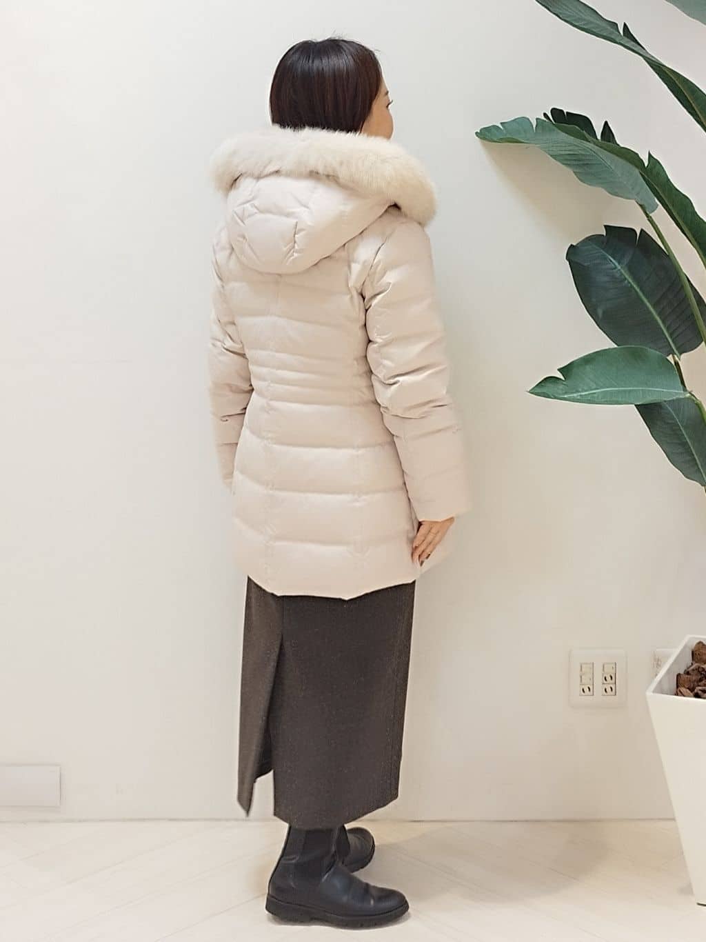 s u g iさんの「UNTITLED｜【はっ水機能/フード取り外し可】ミディダウンコート」を使ったコーディネート