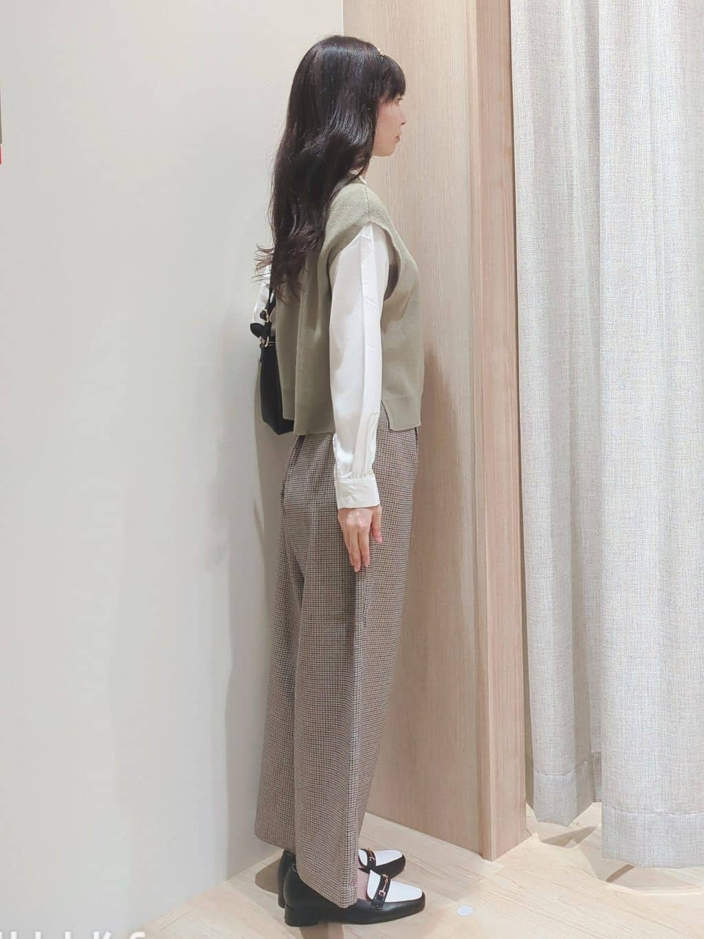 Yuiさんの「grove｜ニットベスト&times;シャツセット」を使ったコーディネート