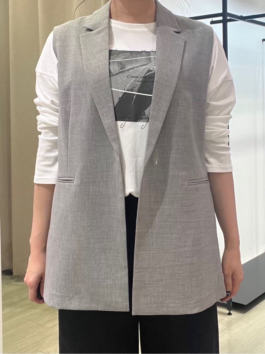 TOMOMIさんの「INDIVI｜【UVケア】プリントフォトロングTシャツ」を使ったコーディネート
