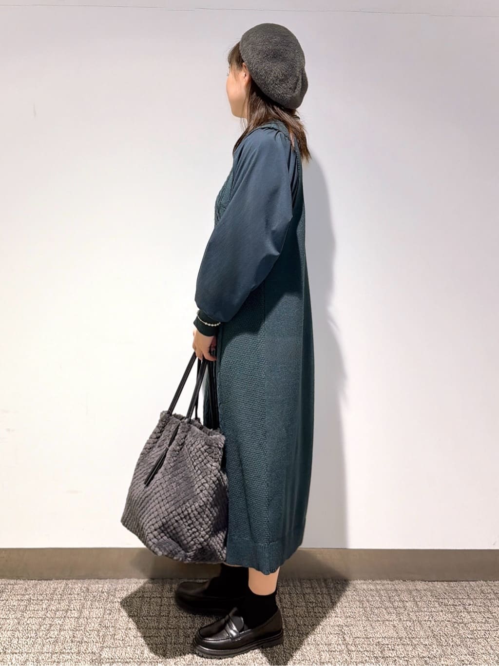 みーさんの「grove｜一枚で華やぐ、袖布帛ケーブルニットワンピース」を使ったコーディネート