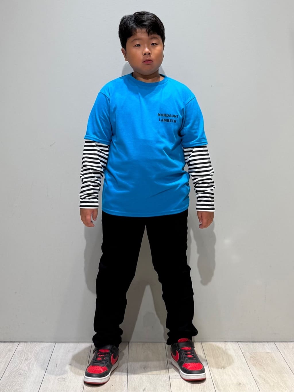 kuboさんの「THE SHOP TK｜【110－160】レイヤード風デニムアップリケロンTee」を使ったコーディネート