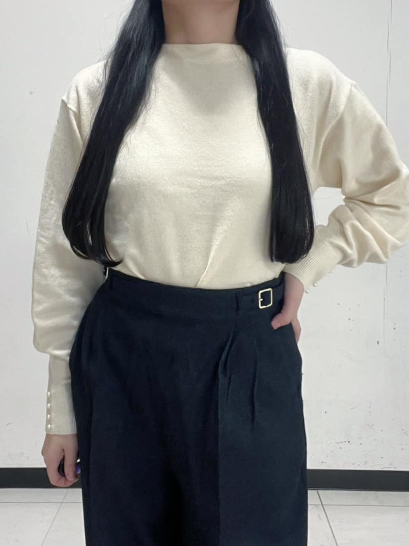 Hitomiさんの「index｜ふんわりボトルネックパフスリーブニット【洗濯機OK】」を使ったコーディネート