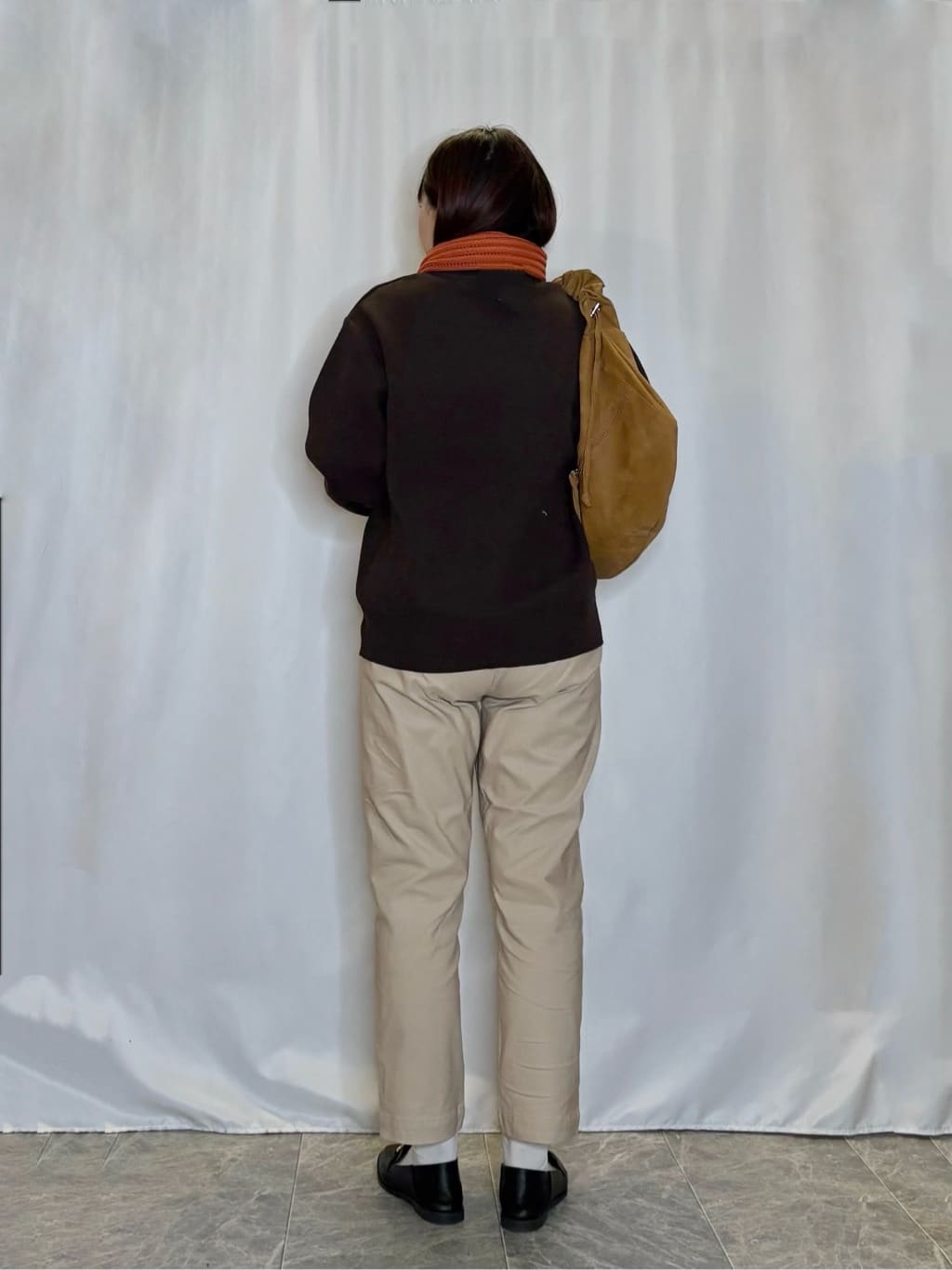 ネリさんの「SHOO･LA･RUE｜【洗濯機可/ちくちくしにくい】大人のための スウェットライク刺繍ロゴニット」を使ったコーディネート