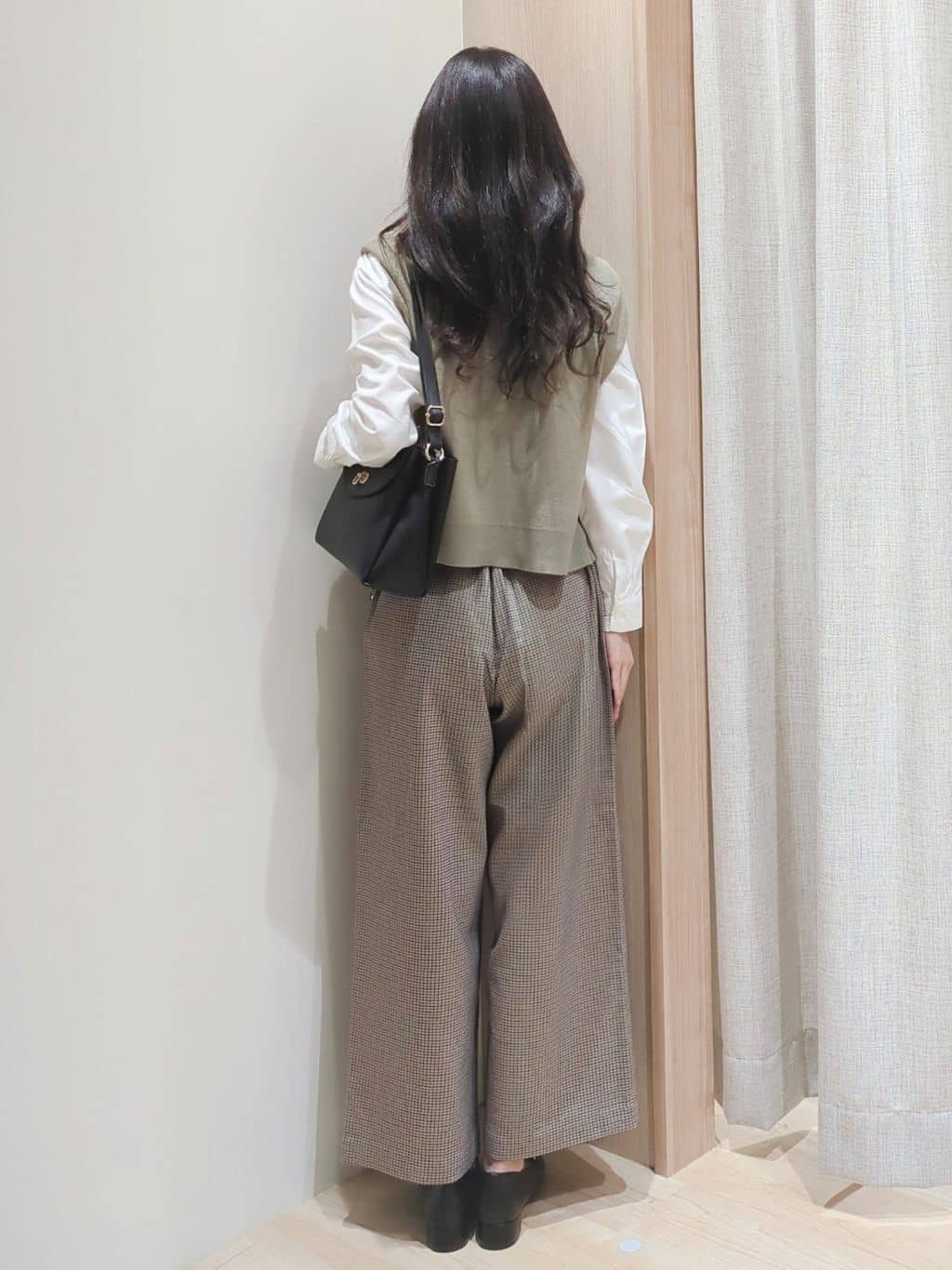 Yuiさんの「grove｜ニットベスト&times;シャツセット」を使ったコーディネート
